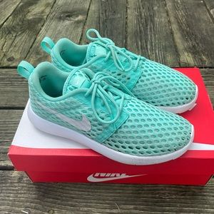 Teal Mesh Nike Roshe Sneaker